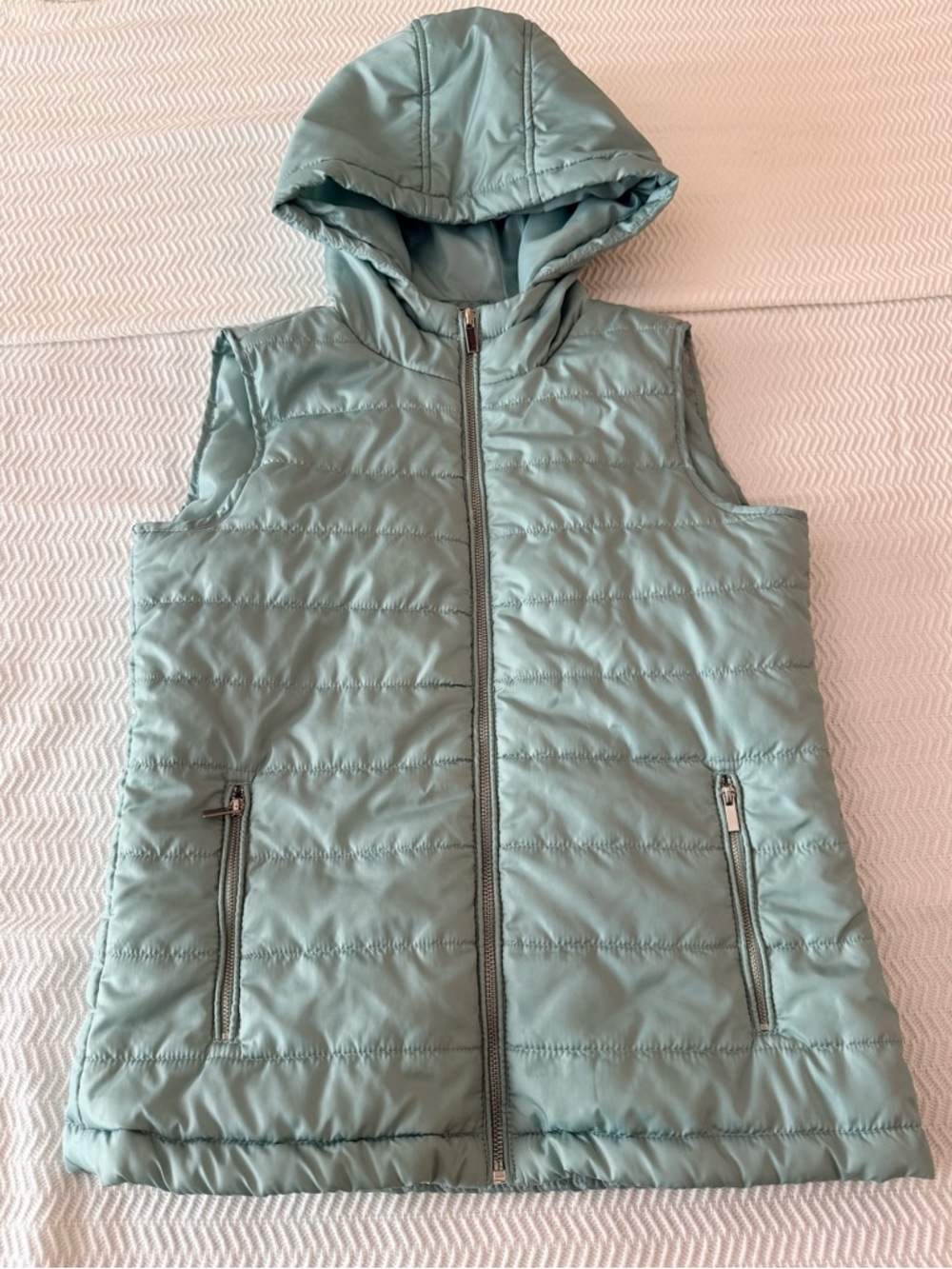 Women’s small stradivarius Light Sage Green Quilted Hooded Puffer Vest